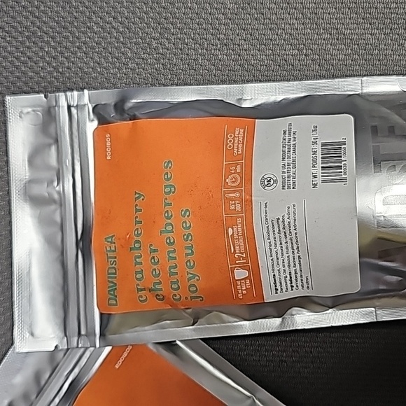 ๐๐ต Cranberry Cheer NEW by DAVIDsTEA 100g Fruit Rooibos Blend 3.52oz Vegan - Picture 2 of 3